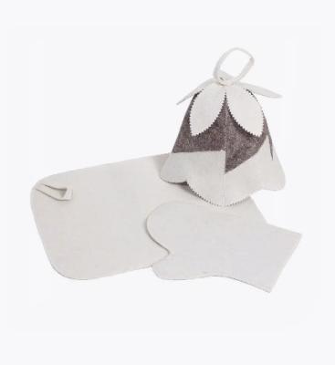 Набор 3-х предметный «Колокольчик» (шапка с вышивкой, коврик белый, рукавица) 11-365 в интернет гипермаркете «Планета Лета». Фото