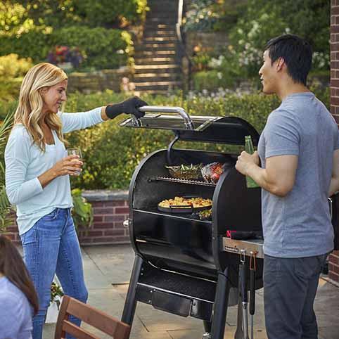 Гриль пеллетный Weber SmokeFire EX4 22511004 в интернет гипермаркете «Планета Лета». Фото