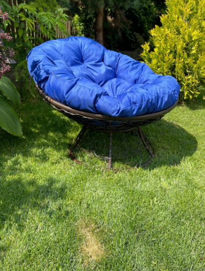 Кресло ПАПАСАН с ротангом коричневое, синяя подушка в интернет гипермаркете «Планета Лета». Фото