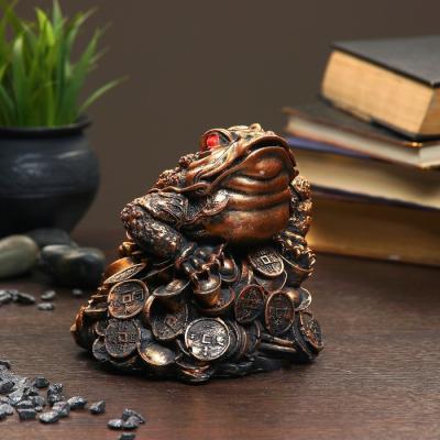 Фигура декор Жаба на монетах 14х14х14 см 1403842 в интернет гипермаркете «Планета Лета». Фото